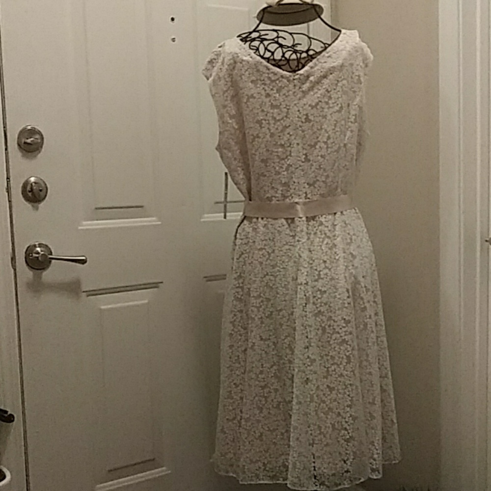 Tahari Arthur S Levine dress - Picture 2 of 5